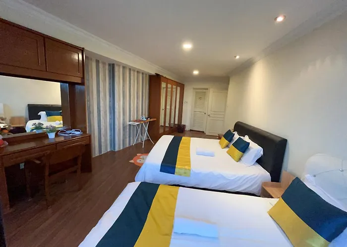 Riverbank Suites Unit 405